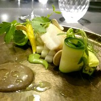 Élan - 常磐の平目のポアレ、トリュフのピューレとピスタチオナッツで作ったマヨネーズ、野菜と共に