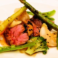 メゾン ポール・ボキューズ - 和牛のローストとフォアグラのソテー “ロッシーニ風”
                季節野菜のエチュベ トリュフの香るペリゴールソース