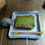 ヒコタロウ - デザート　まっ茶と黒豆のケーキ