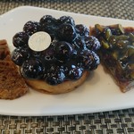 ラ・メゾン　ド　ジュン - ブルーベリータルト＆ピスタチオとベリーのタルト