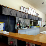 2016年7月10日(日)　店内　コの字型カウンター席です