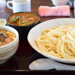 麦の蔵 - 夏の肉汁うどんです。これに小カレーを付けてみました。