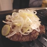 焼肉 凛 - 061228凛鴨タン出来上がり