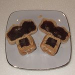 大杉屋惣兵衛 - 中は、白小豆入りの漉し餡です。