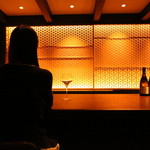 バー カヴァロ - [5F]大川組子を配したカウンター