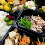 和フレンチバル村塾 - こちらはＢの、豚の冷しゃぶメインのお弁当…豚肉に程よく味付け、柔らかく美味っ！