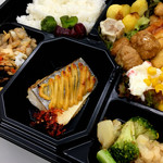 和フレンチバル村塾 - メインA・さわらの田楽味噌焼きを入れたお弁当(^_^)もう、もちろん美味しいですっ！