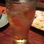 タイ東北料理 イサーン・キッチン - 自家製薬膳酒 ガチャイダム ソーダ割 550円