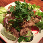 ヤム タカーイ (揚げ豚肉とレモングラスのサラダ)950円