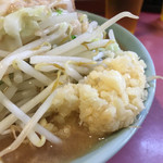 ラーメン二郎 - ニンニクは多め