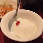 王ちゃんの中華 - 油淋鶏定食・デザート（780円税抜）16.8月