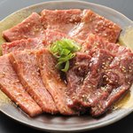 食道園 - 牛あらかると（ロース・カルビ・ハラミ・みすじ）　 いろいろなお肉を少しずつ味わいたい方に最適です                  