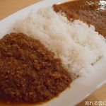 ダブルのせカレー(キーマカレー＆オリジナルチキンカレー)