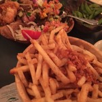 ALOHA TABLE Waikiki - ツマミとガーリックフライドポテト