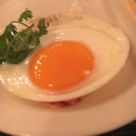 ALOHA TABLE Waikiki - 目玉焼きの下にフライドライス