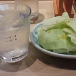 驛亭さつま - 焼酎ロック　お通しキャベツ