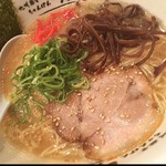 九州豚骨 ちゃんぽん 頃場 - 白を注文！麺も選べるし(写真は細麺)おいしい〜〜