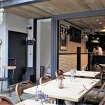 u-ma kagurazaka - 奥が広い店内＝16年7月