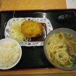 釜揚人力うどん - メンチカツセット。