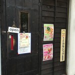 中華 まるちょ～ - 店舗入口