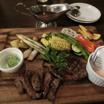 とれび庵 - 黒毛和牛と熟成タンのステーキ＆野菜グリル