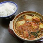 オジョリ - 豆腐チゲを頼んだら、ご飯はサービスで付けてくれます