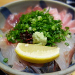 丸新 - 真鯛、鯵、エンガワ、イカ、鰹といった内容