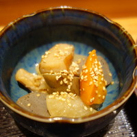 丸新 - イカと根菜の煮物