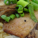 ミニチャーシュー丼のチャーシュー