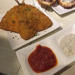 クワトロチンクエ - アジのフライ　～アラビアータとトリュフタルタルで～(500円)