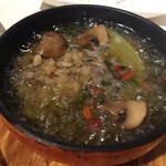 クワトロチンクエ - カキとブラウンマッシュルームのアヒージョ(700円)