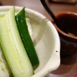 Yamauchi Noujou - お通しはキャベツと胡瓜。自家製の味噌で頂きます（ニンニク風味がナイス）