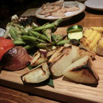 かがやくいろ - 旬の石釜焼き盛り合わせ（830円）