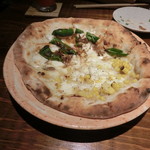 かがやくいろ - 生ハムと水菜＆牛すじのピザハーフ＆ハーフ