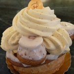 ピエール・エルメ・サロン・ド ・テ - サントノレ　ヴァニーユ　\735