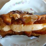 トゥレ ジュール - 【アーモンドエクレール…200円】◎2010/10