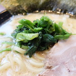 横浜家系ラーメン　せんげん家 - ほうれん草