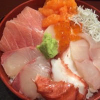旬鮮魚菜 くじら - 海鮮丼アップ【料理】 