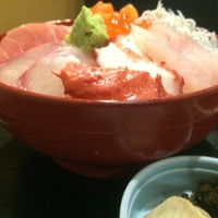 旬鮮魚菜 くじら - 海鮮丼は中々の量です【料理】 