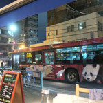 ヴァカンツァ - テラスの前はバス通り