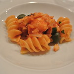 ヴィーノ・デッラ・パーチェ - 干し鱈とトマトのフジッローニ