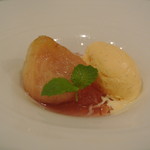 ヴィーノ・デッラ・パーチェ - ドルチェ２
      イチジクのシロップ漬けにアイスクリーム