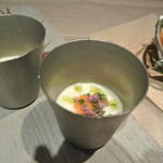 レヴォ - プロローグ３
      ヴィシソワーズ　白エビ、ウニ、コンソメジュレ
      