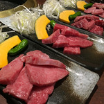 Marusu Seinikutenchokuei Yakiniku Suginokura - どどんと希少部位！見た目からして美味そー！