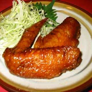 餃子以外にも「手羽先甘辛煮」など、様々なメニューをご用意