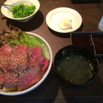 Yakinikuya Sumibi - 黒毛和牛ローストビーフ丼