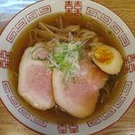 らーめん心繋 - 冷たい煮干しのアップ