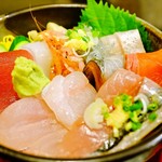 鮨・和食処さすよ亭 - 沼津地魚丼（勘八、生シラス、生桜エビ、赤いか、マグロ、鯵、富士山サーモン、鰆、平目、目鯛）