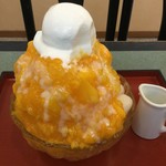 梅香堂 - マンゴー氷 750円(税込)  練乳をかけたところ