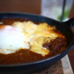 GLOU GLOU REEFUR - トロトロのラクレットチーズと半熟卵のトッピング